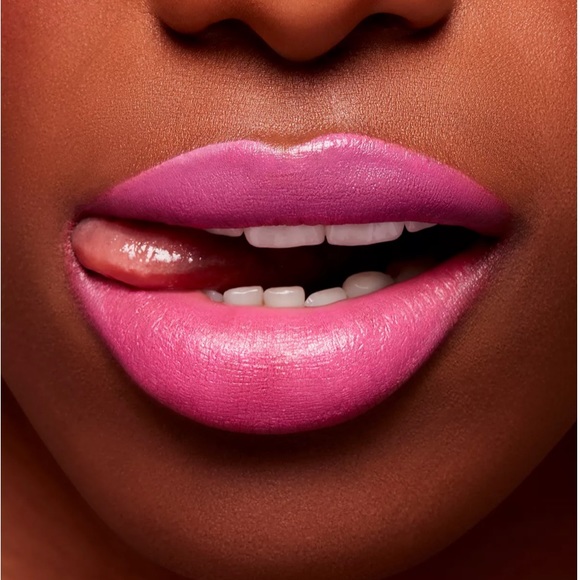 MAC Amplifed Creme Lipstick Do Not Disturb - Picture 2 of 16